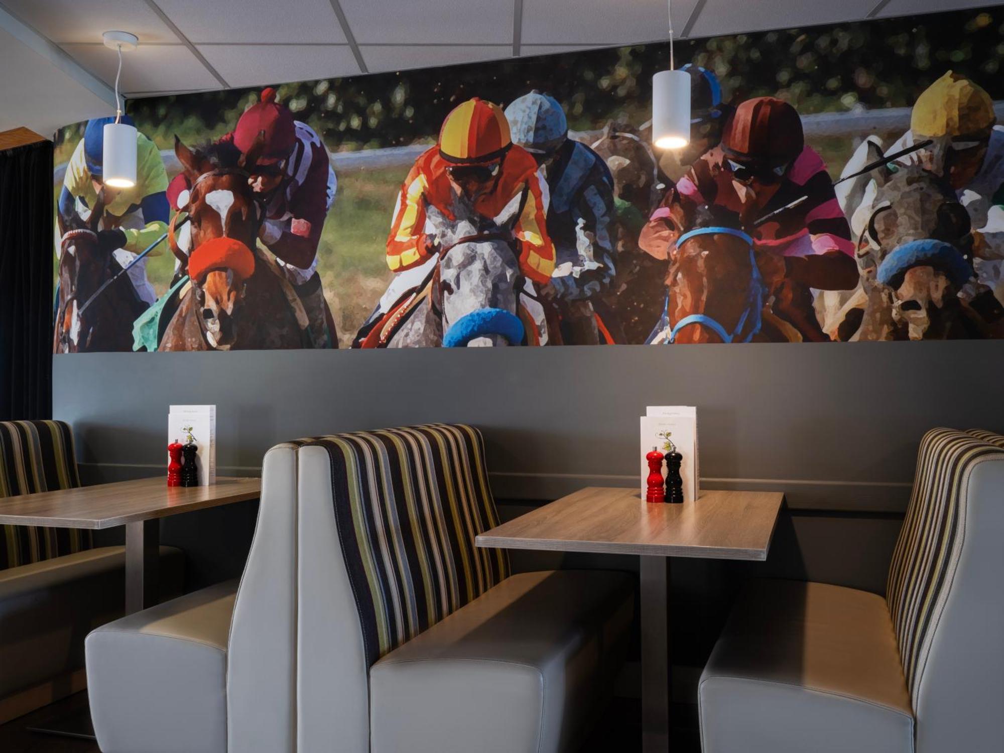 Holiday Inn Huntingdon Racecourse By Ihg Exterior foto