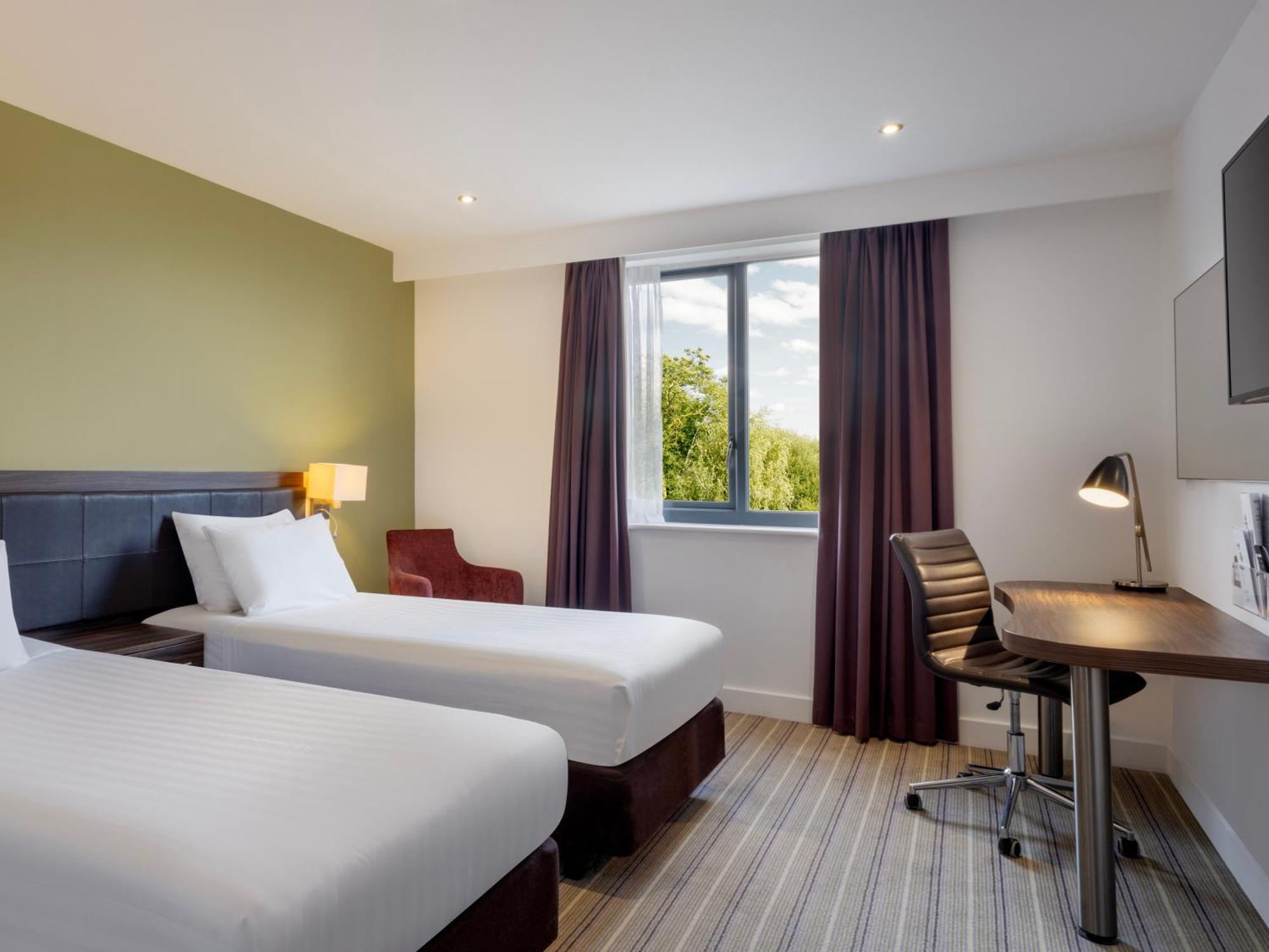 Holiday Inn Huntingdon Racecourse By Ihg Exterior foto